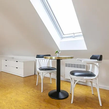 Attic With Peaceful View + Parking *