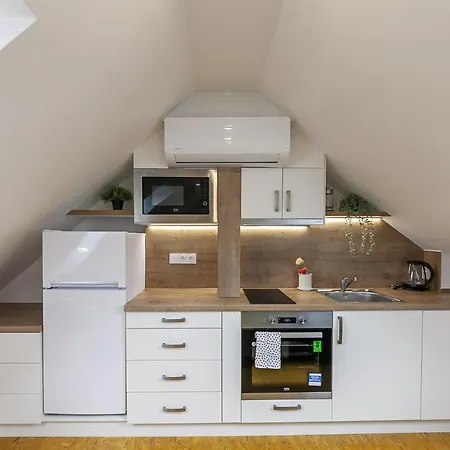 Attic With Peaceful View + Parking Apartamento Praga