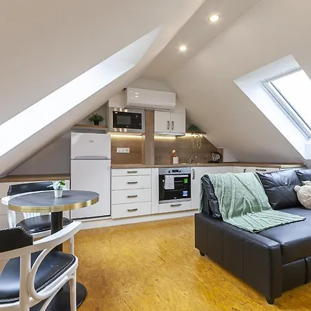 Apartamento Attic With Peaceful View + Parking *